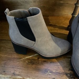 New never worn boots